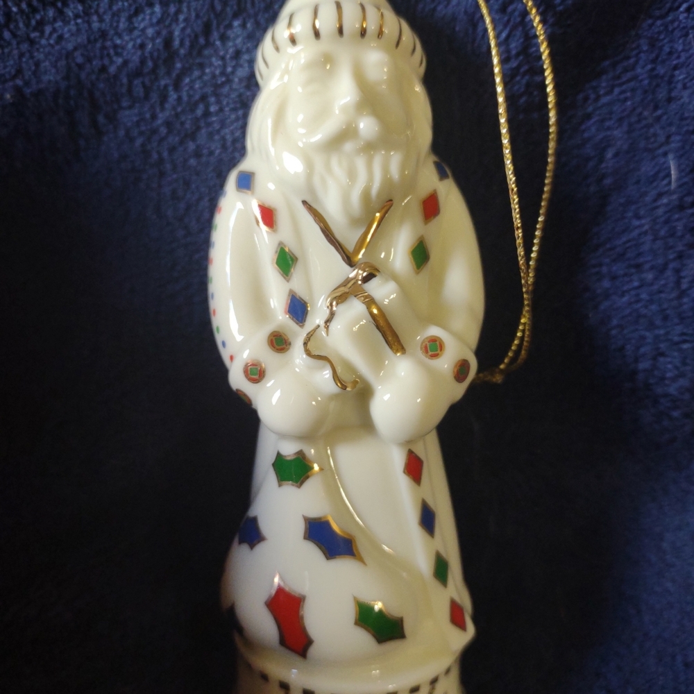 Madison Avenue Porcelain 2000 Musical Angel Ornament Plays Silent Night